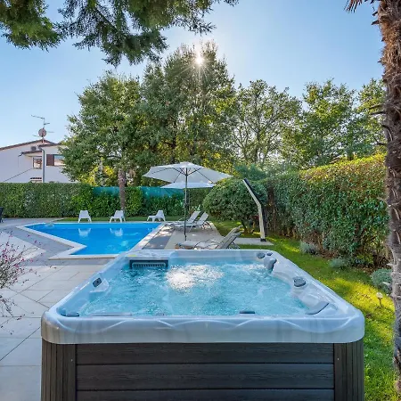 Villa Martimar With Pool And Hot Tub In Istria