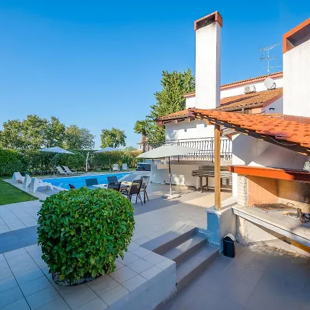 Villa Martimar With Pool And Hot Tub In Istria
