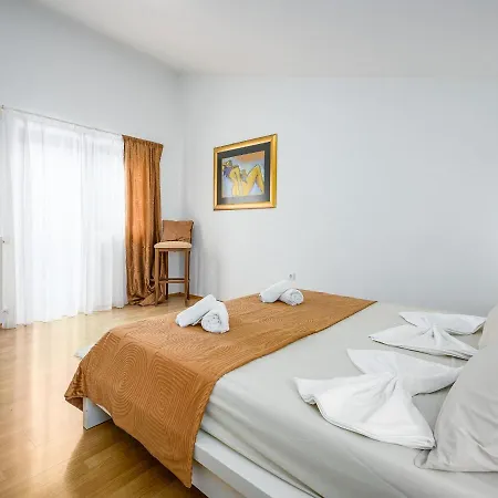 Vila Martimar With Pool And Hot Tub In Istria Rosini