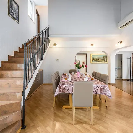 Villa Martimar With Pool And Hot Tub In Istria