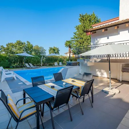 Martimar With Pool And Hot Tub In Istria Вилла *