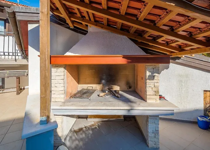 Villa Martimar With Pool And Hot Tub In Istria Rosini