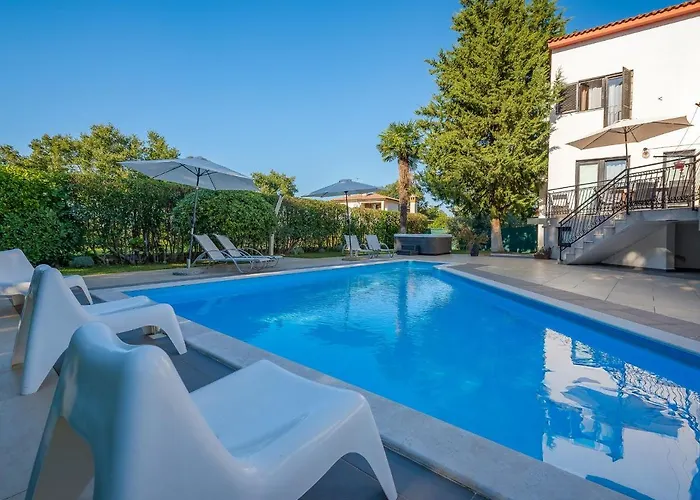 Villa Martimar With Pool And Hot Tub In Istria *