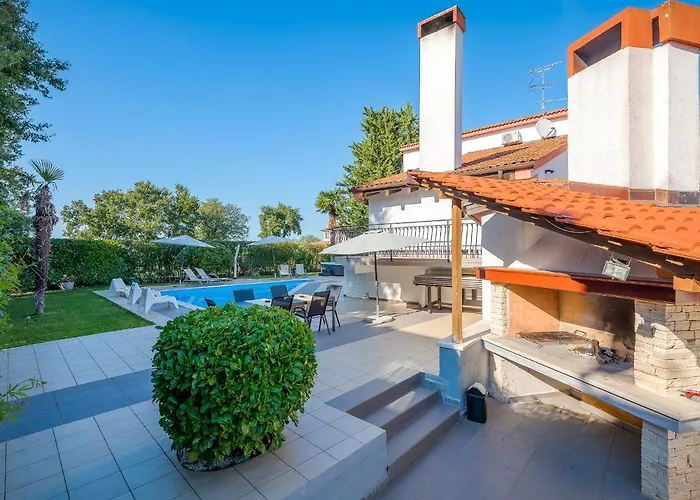 Villa Martimar With Pool And Hot Tub In Istria