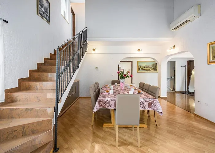 Villa Martimar With Pool And Hot Tub In Istria