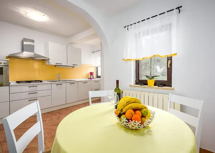 Martimar With Pool And Hot Tub In Istria