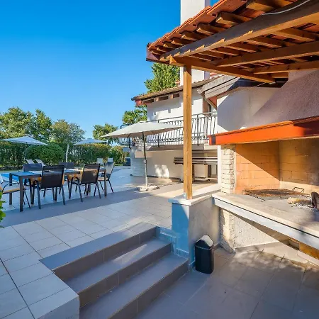 Villa Martimar With Pool And Hot Tub In Istria *