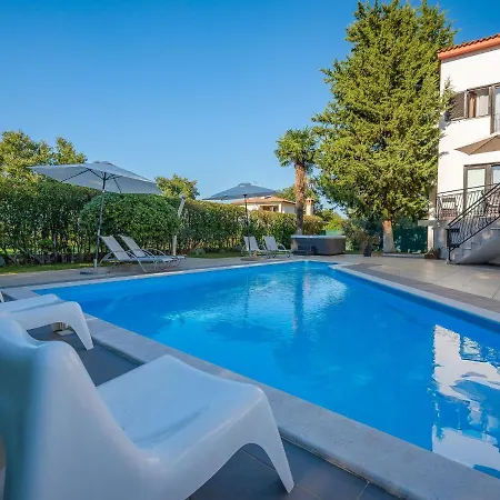 Villa Martimar With Pool And Hot Tub In Istria *