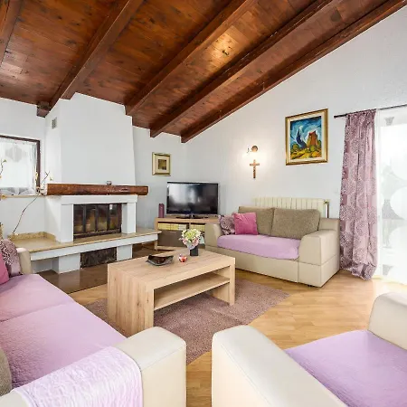 Martimar With Pool And Hot Tub In Istria